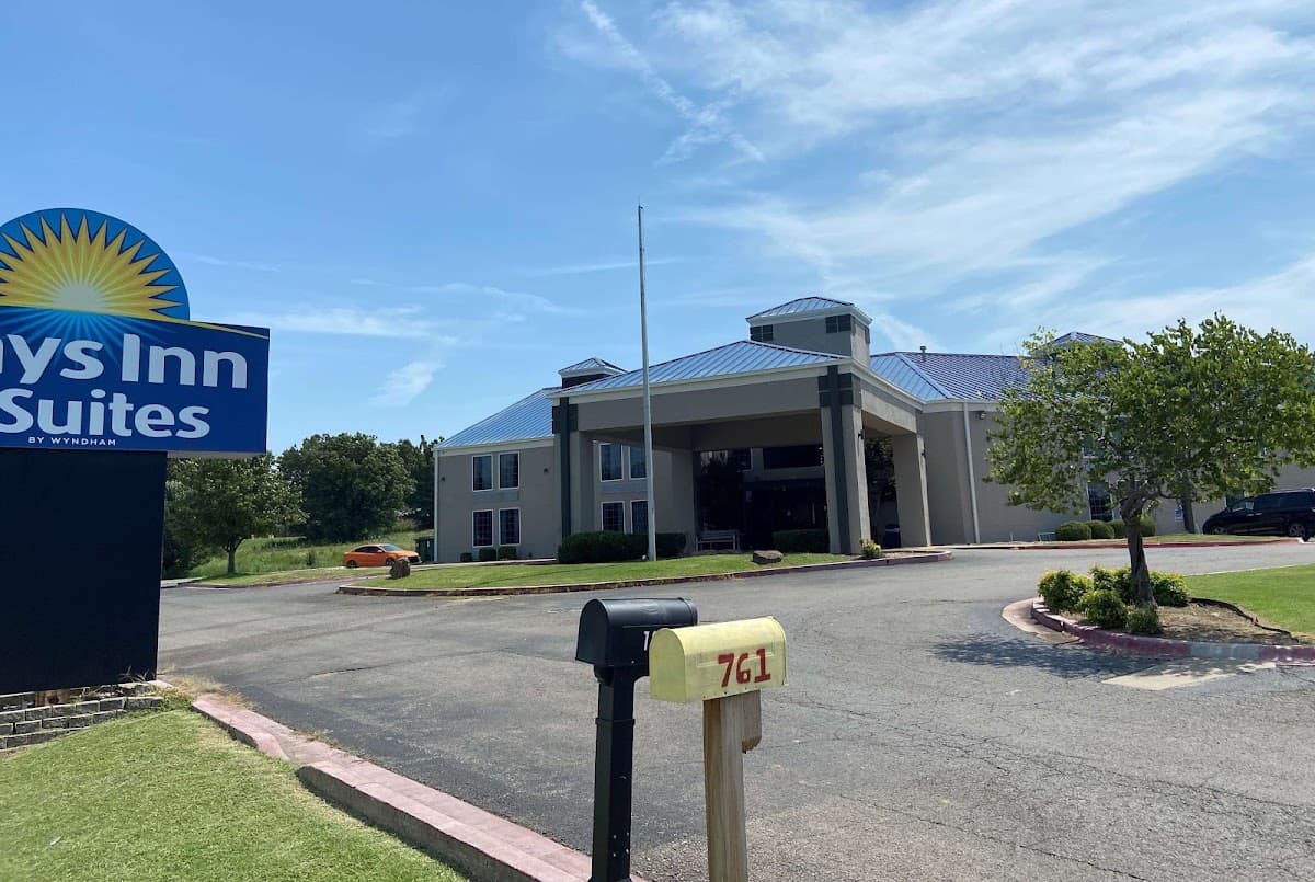 Days Inn & Suites by Wyndham Tahlequah, Hotel in Tahlequah