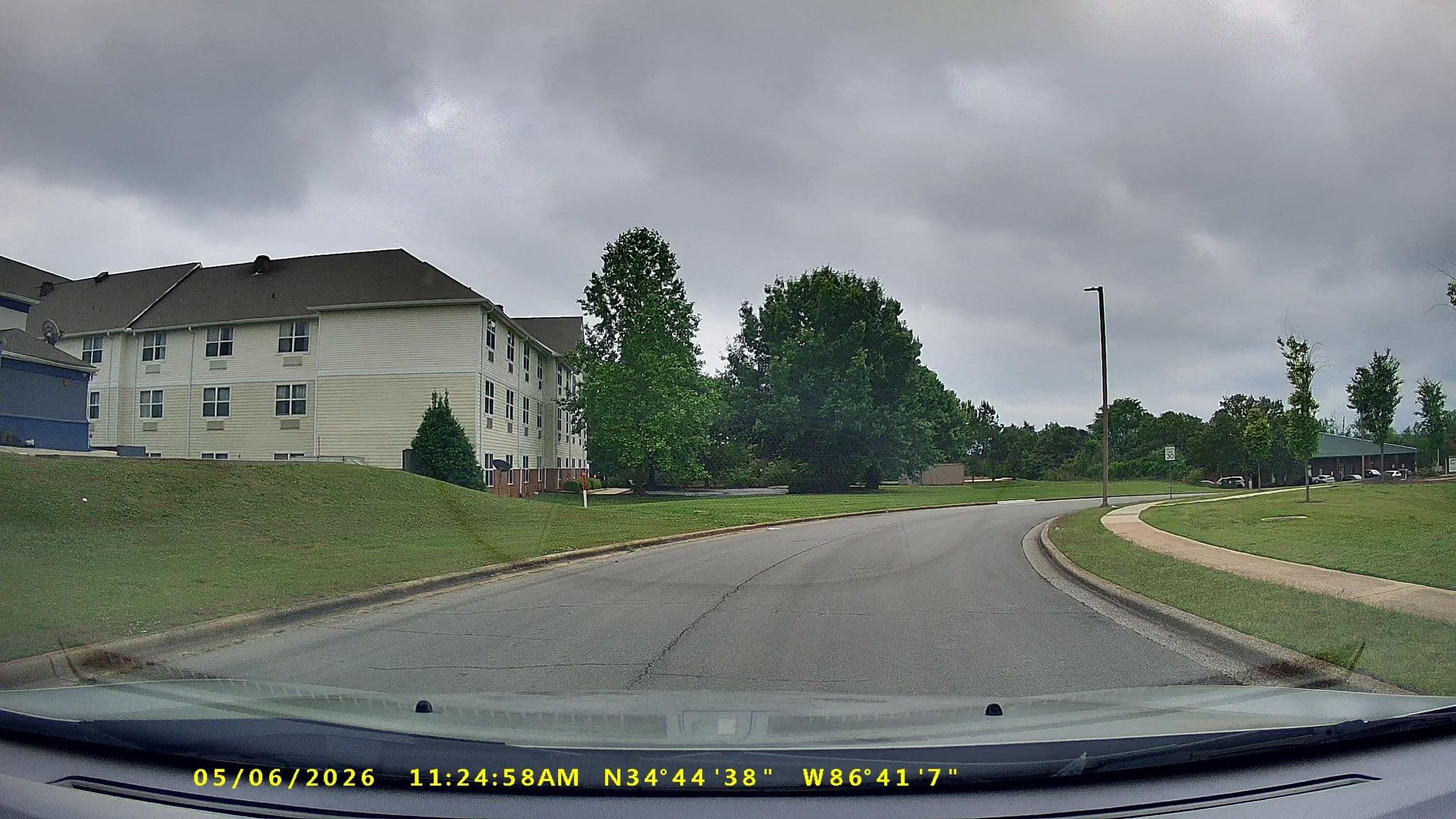 Street view near Days Inn & Suites by Wyndham Huntsville, Redstone Arsenal — © argwx256 (CC BY-SA · Mapillary)
