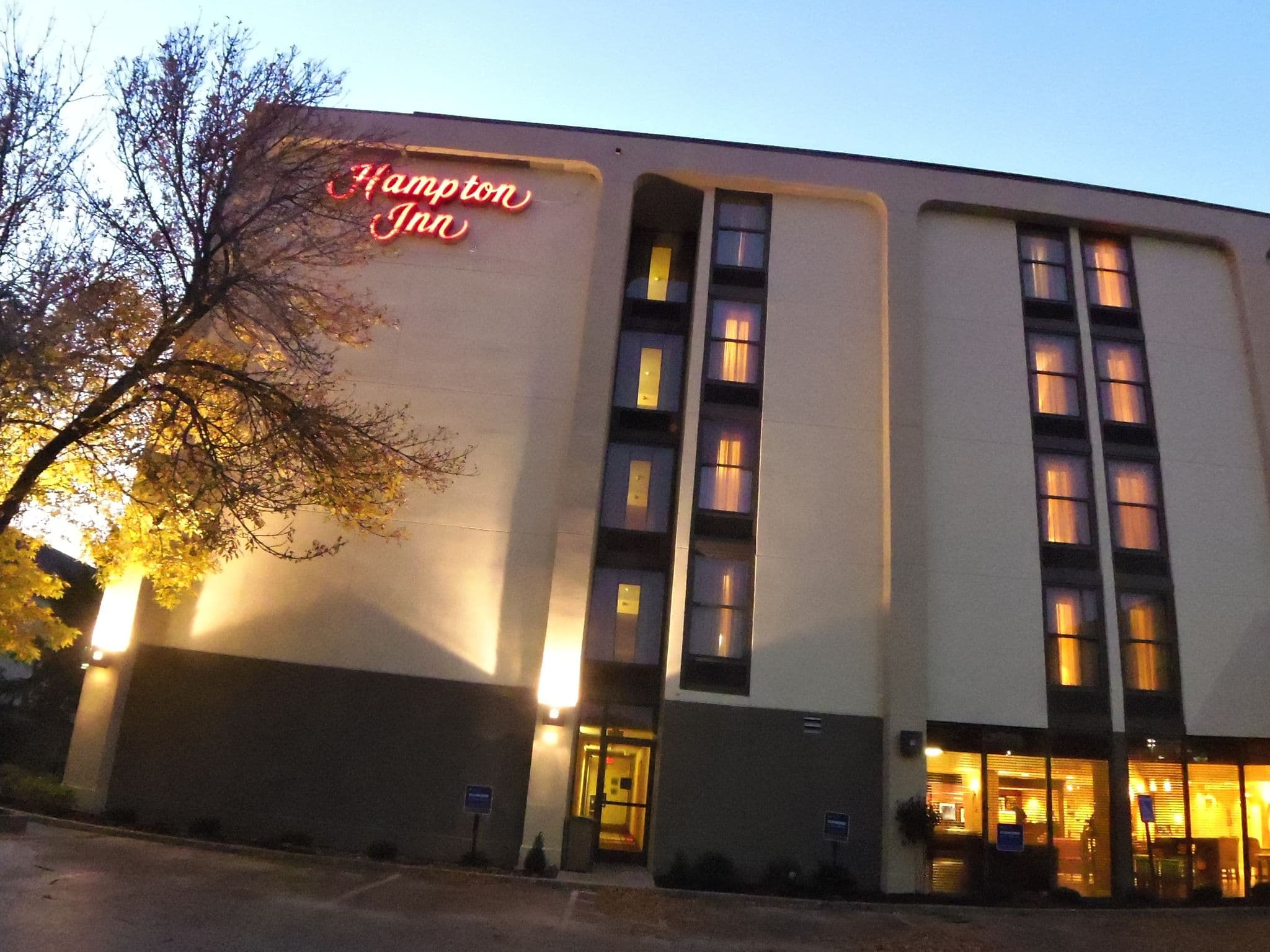 Street view near Hampton Inn, Lexington-Fayette — © allen (CC BY-SA · Mapillary)