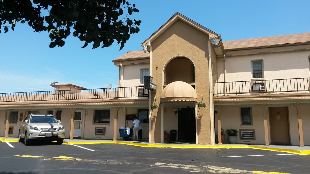 Royal Inn & Suites, Motel in Burlington