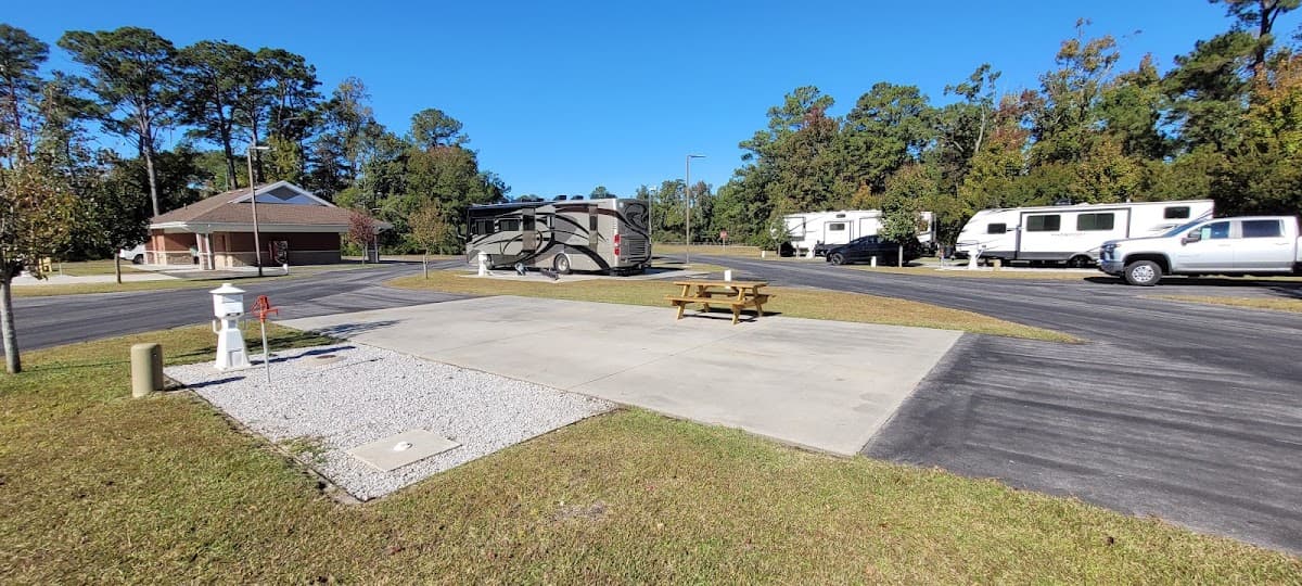Pelican Point RV Park, Caravan Park in Neuse Forest