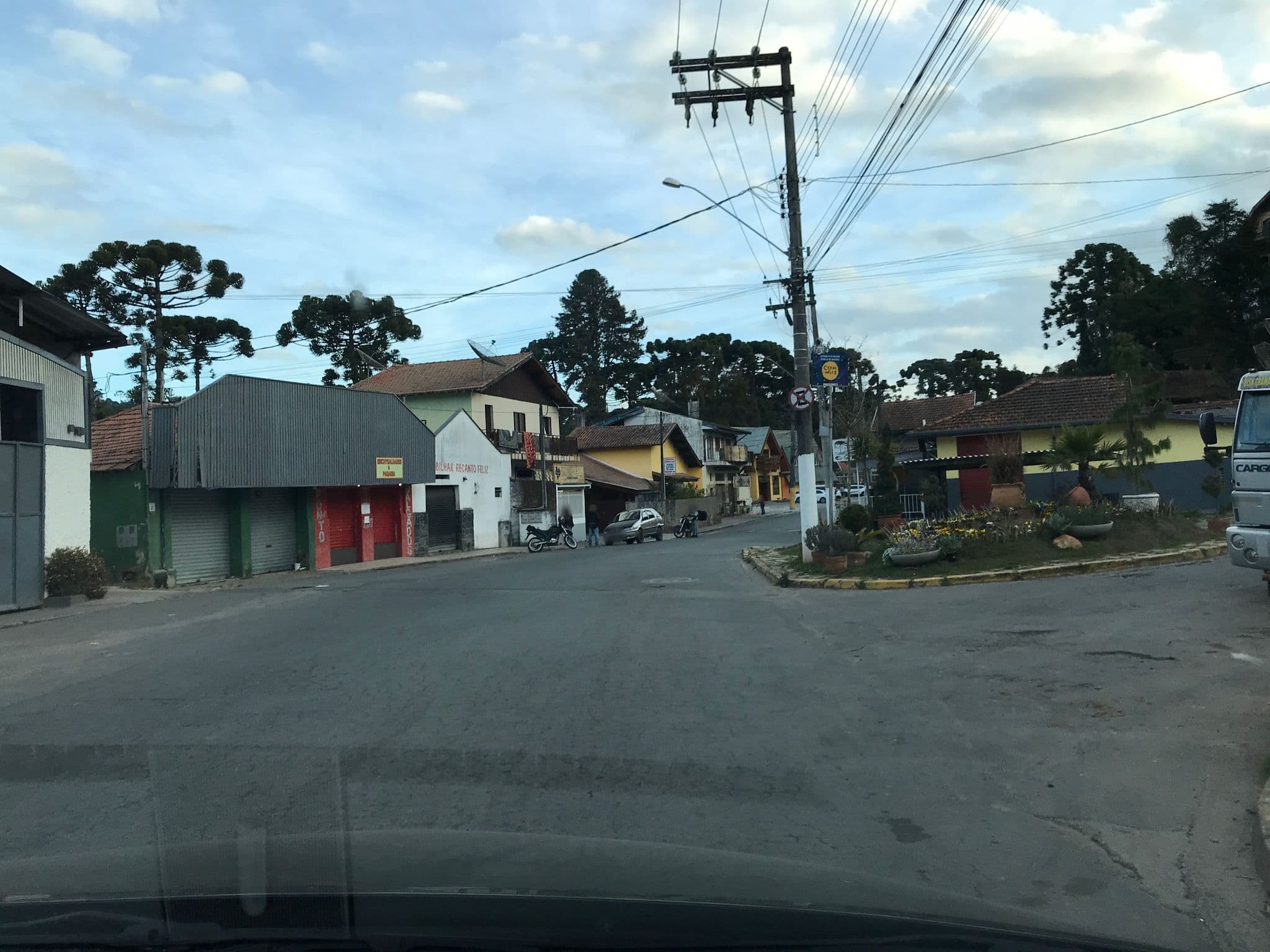 Street view near Cantinho da Vovó, Campos do Jordão — © thierryajeaniphone (CC BY-SA · Mapillary)