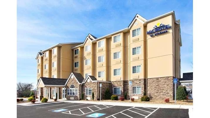 Microtel Inn & Suites by Wyndham Shelbyville, Hotel in Shelbyville