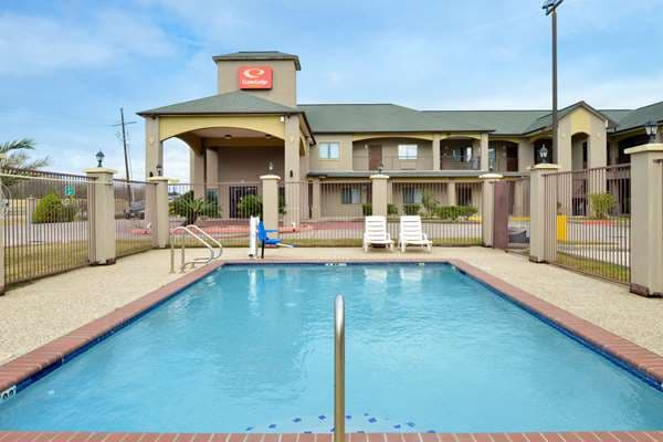 Econo Lodge Inn & Suites Port Arthur near Sabine Pass, Motel in Groves
