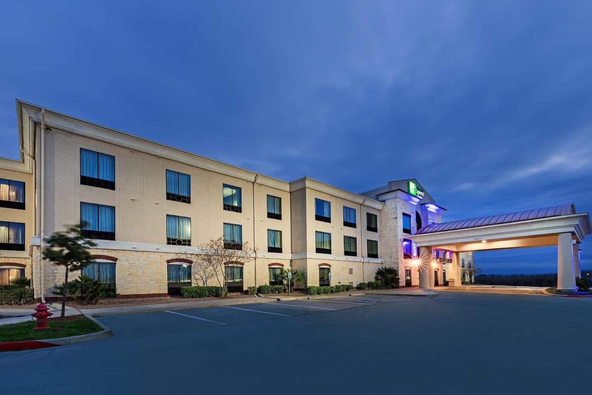 Holiday Inn Express & Suites Floresville, Hotel in Floresville