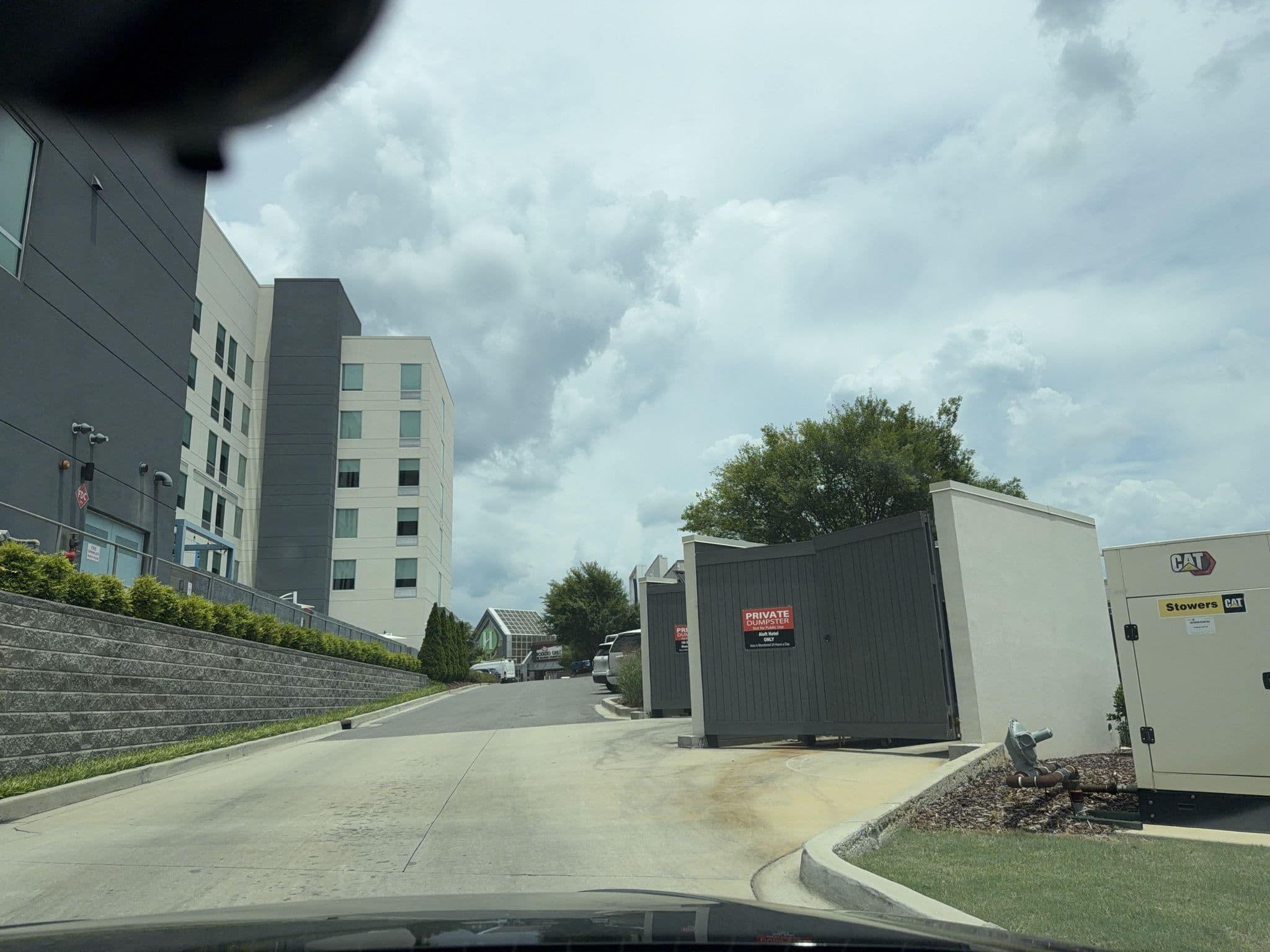 Street view near Aloft, East Brainerd — © jarielj (CC BY-SA · Mapillary)