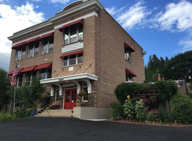 Northside School Bed and Breakfast, Hotel in Bonners Ferry