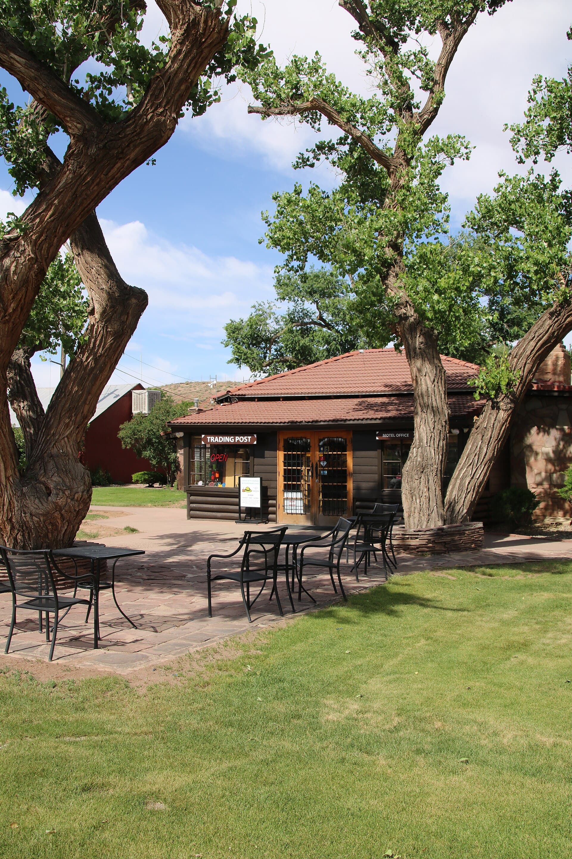 Thunderbird Lodge (via Wikimedia Commons, CC BY-SA 4.0)
