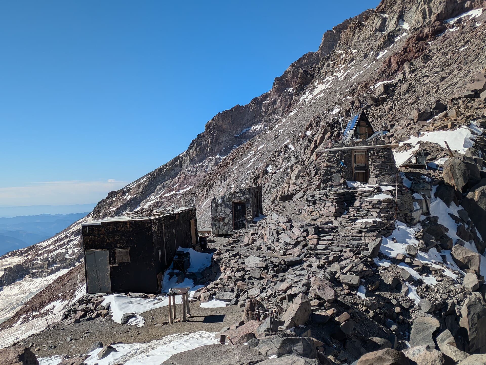 Camp Muir (via Wikimedia Commons, CC BY-SA 4.0)