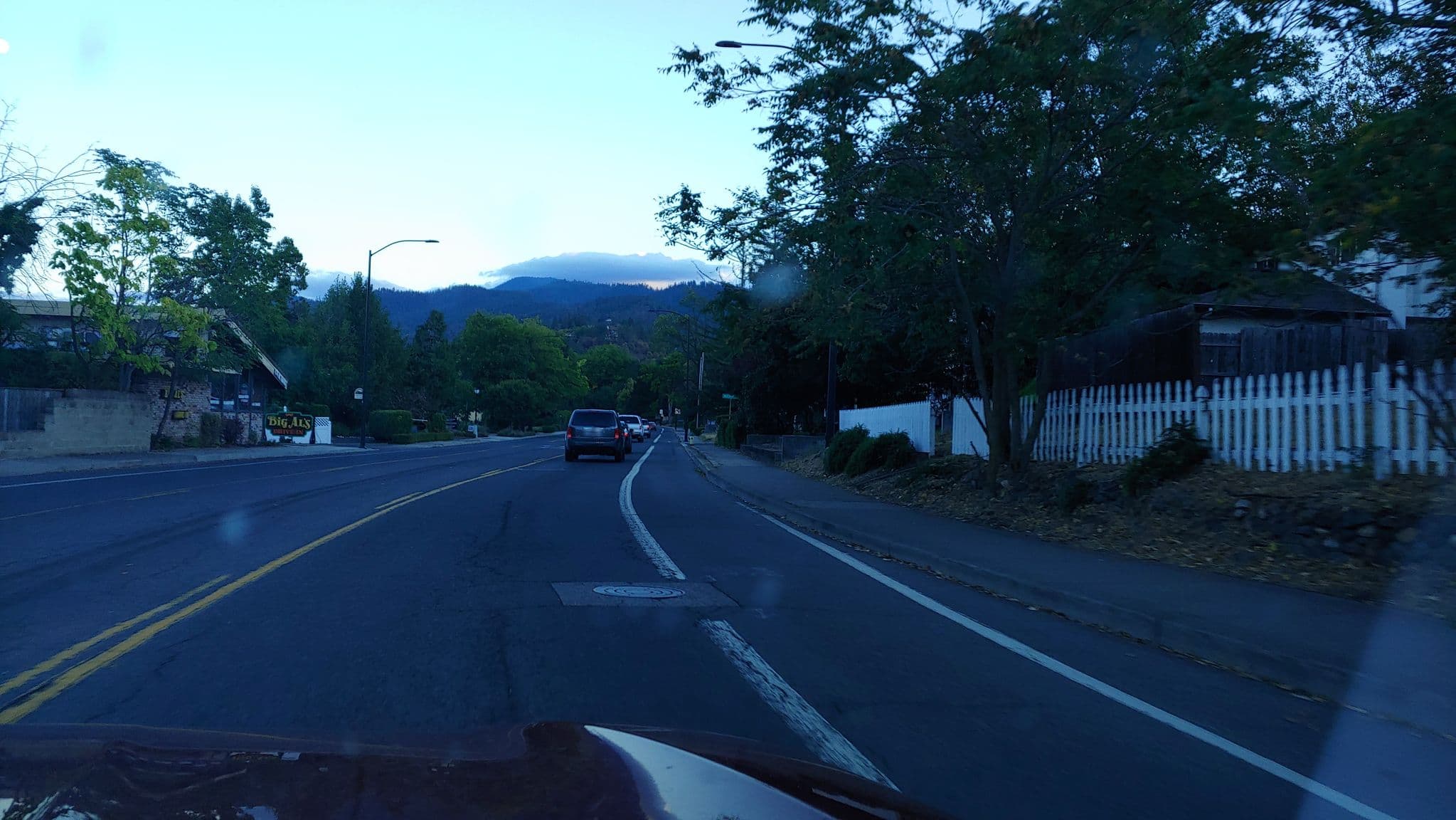 Street view near Manor Motel, Talent — © evansiroky (CC BY-SA · Mapillary)