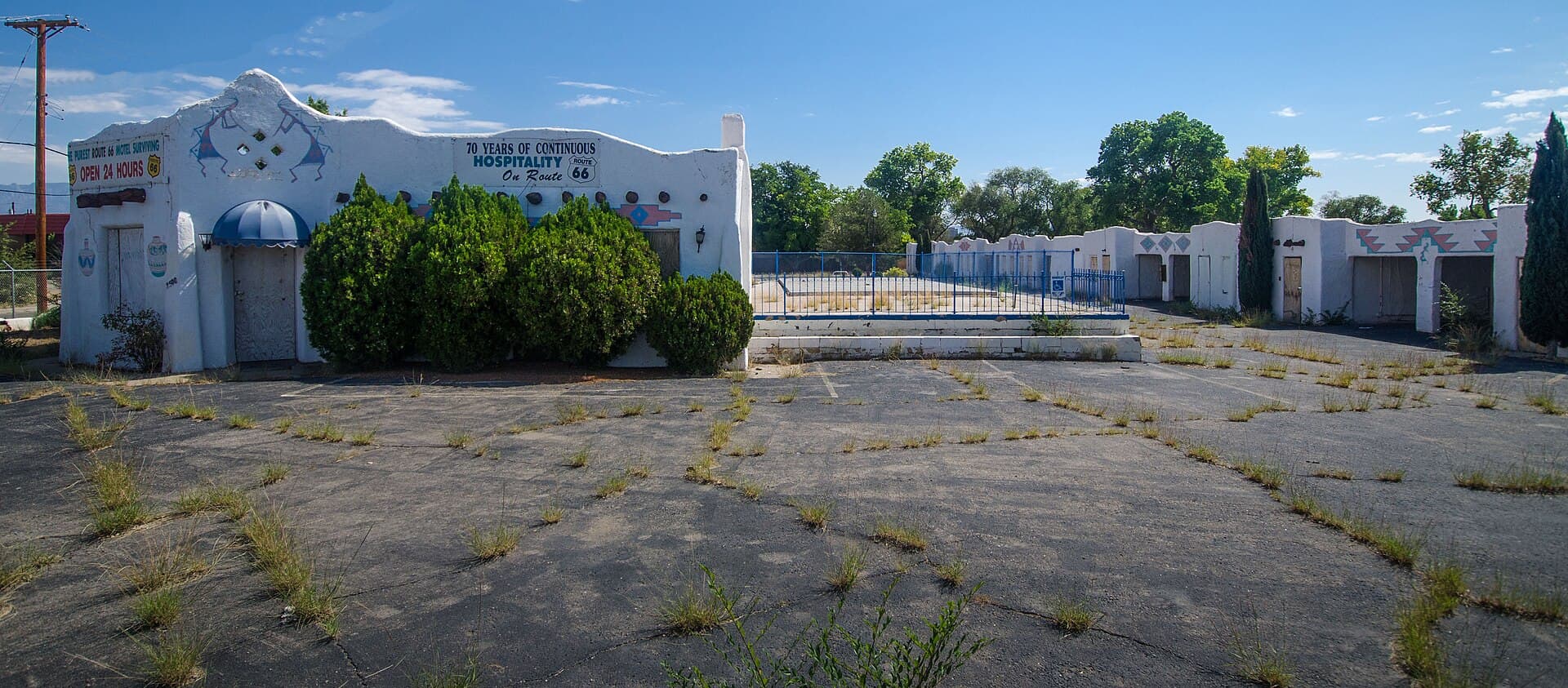 El Vado Motel (via Wikimedia Commons, CC BY-SA 3.0)