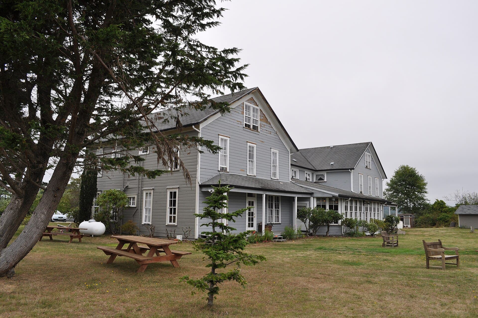 Tokeland Hotel (via Wikimedia Commons, CC BY-SA 3.0)