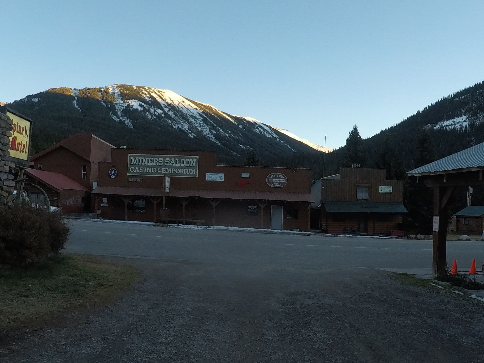 Street view near Alpine Motel, Red Lodge — © chrisbeddow (CC BY-SA · Mapillary)