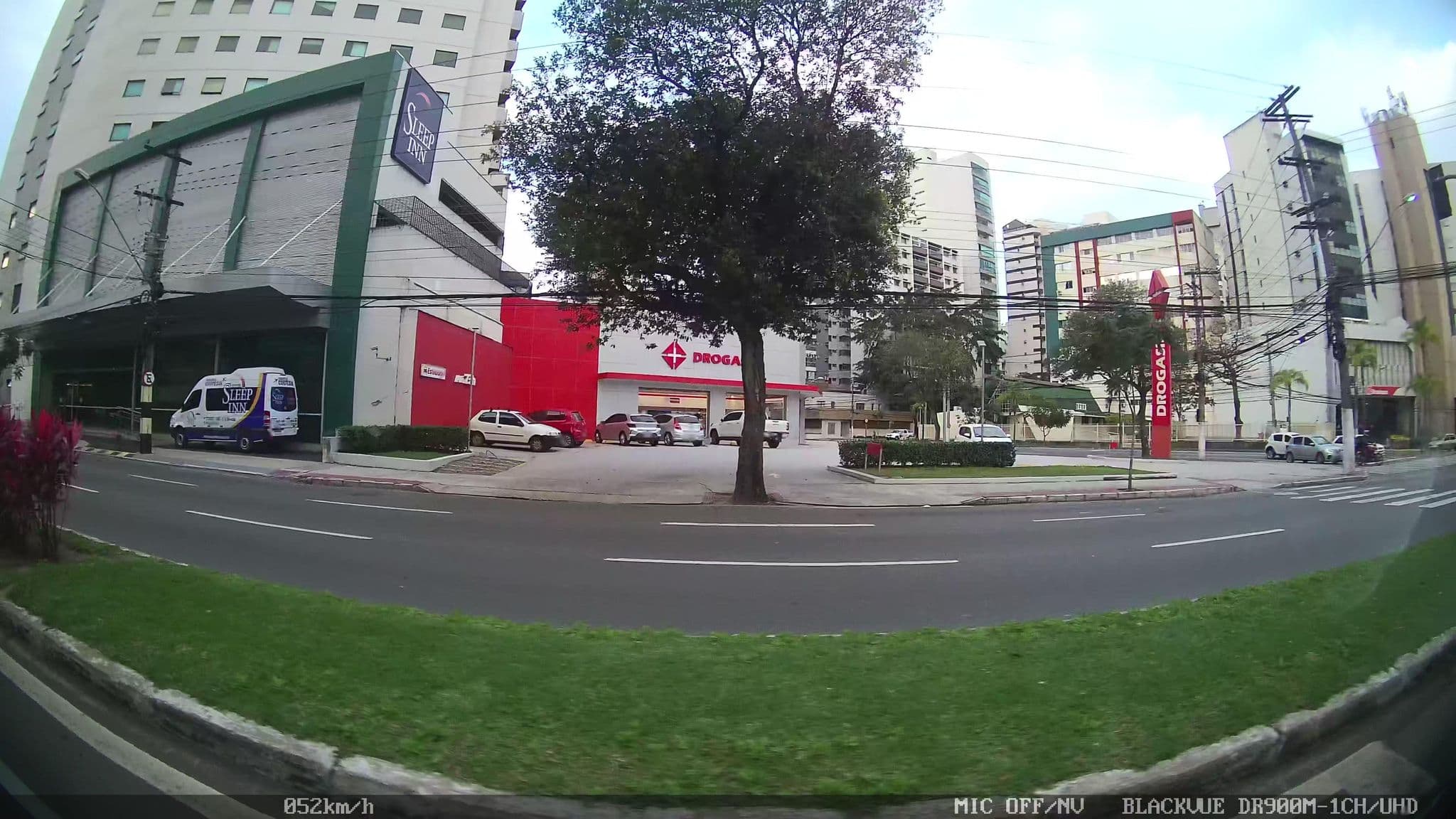 Street view near Sleep Inn, Vila Velha — © kaart_2 (CC BY-SA · Mapillary)