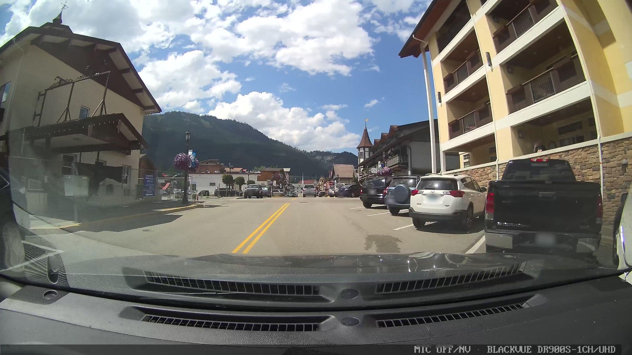 Street view near Riverpark Condos, Cashmere — © damnitgetmybeer (CC BY-SA · Mapillary)