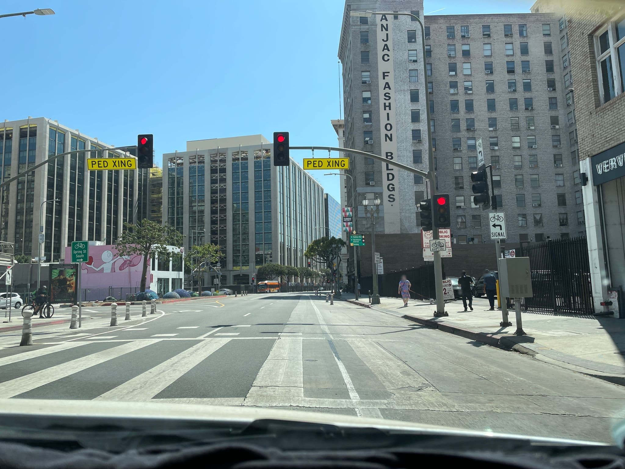 Street view near Tuck Hotel, Los Angeles — © etunell (CC BY-SA · Mapillary)