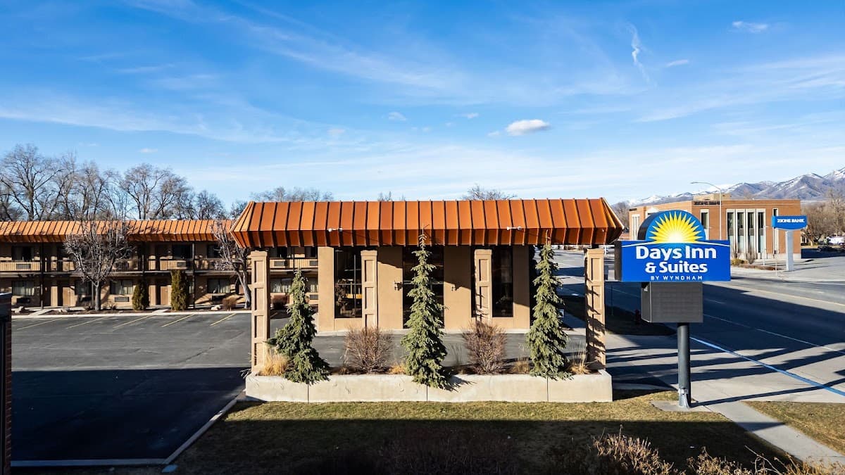Days Inn & Suites by Wyndham Logan, Hotel in Logan