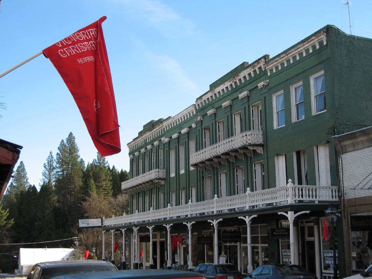The National Exchange Hotel (via Wikimedia Commons, CC BY 2.0)