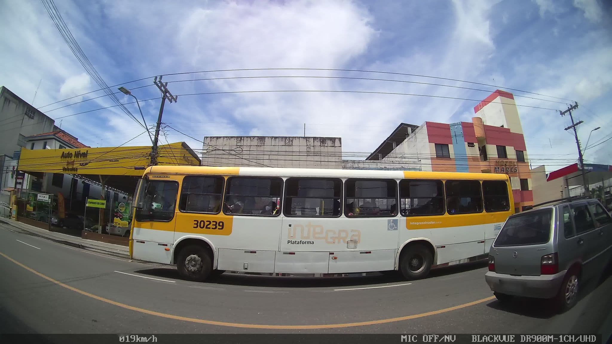 Street view near Hotel Mares, Salvador — © kaart_2 (CC BY-SA · Mapillary)