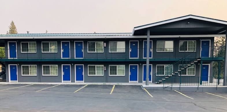 Pine Needles Inn, Motel in Mount Shasta