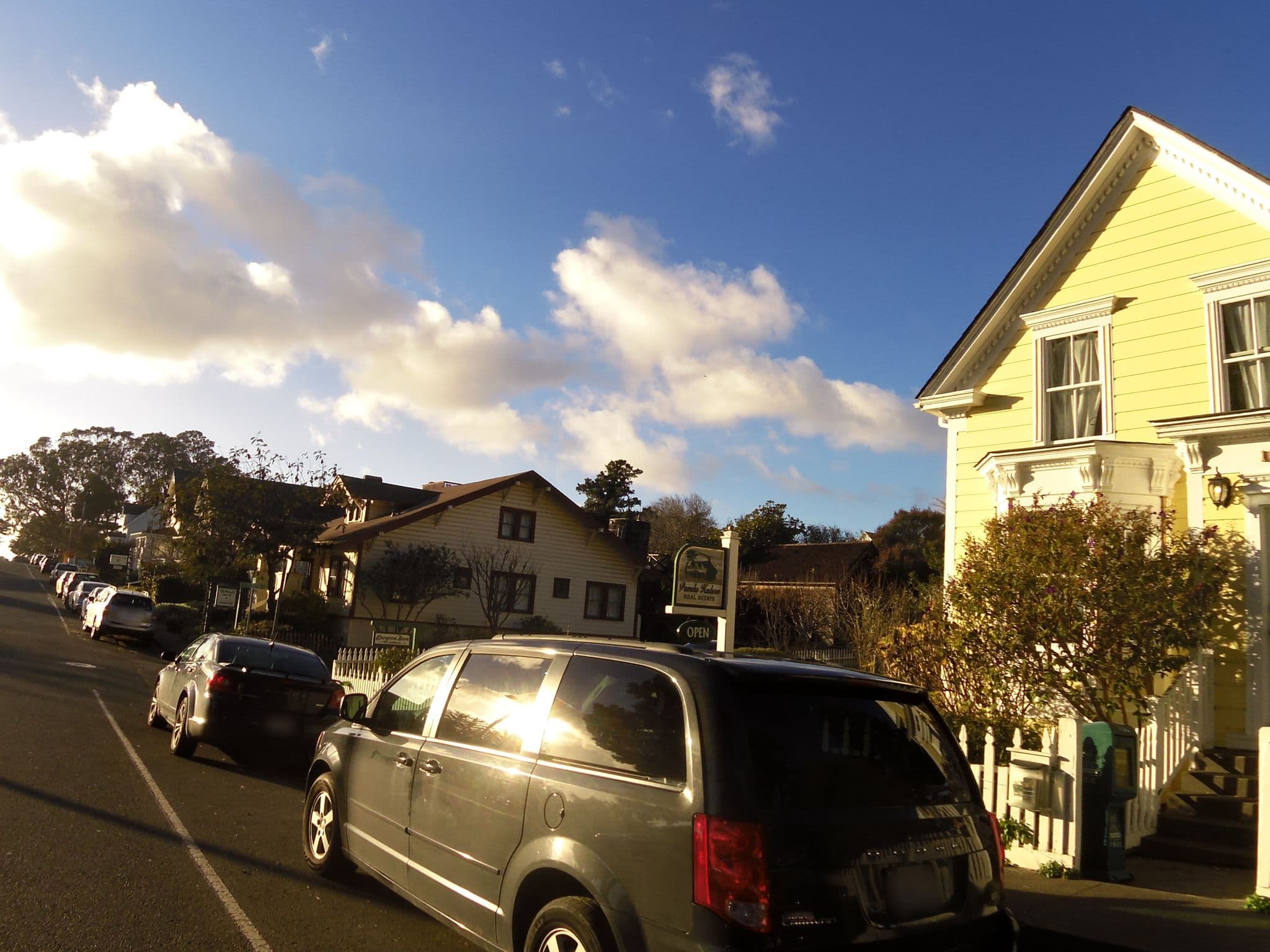 Street view near Alegria Oceanfront Inn & Cottages, Brooktrails — © andrewsnow (CC BY-SA · Mapillary)
