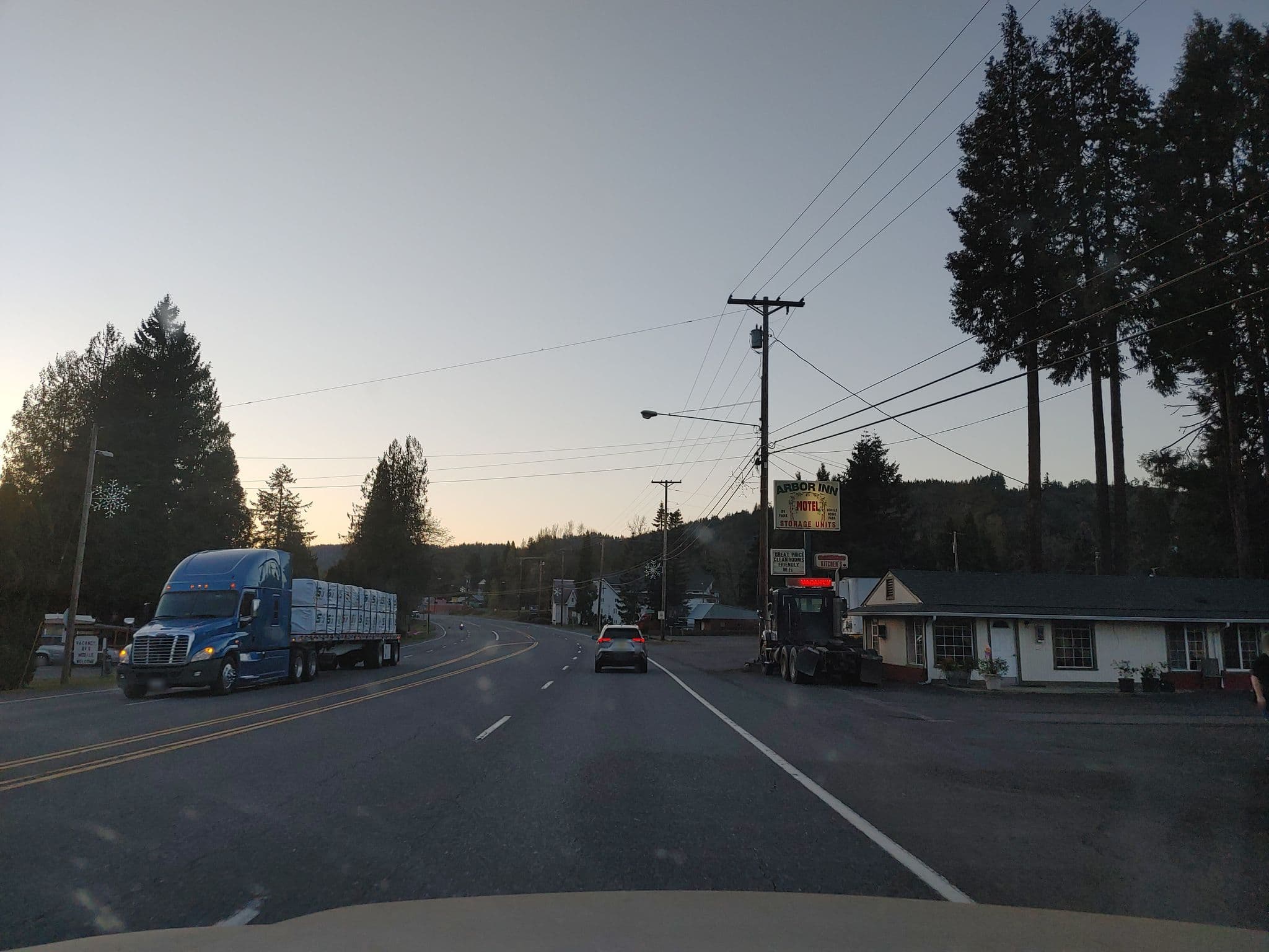 Street view near Arbor Inn Motel & Oakridge RV Park, Oakridge — © nmixter (CC BY-SA · Mapillary)
