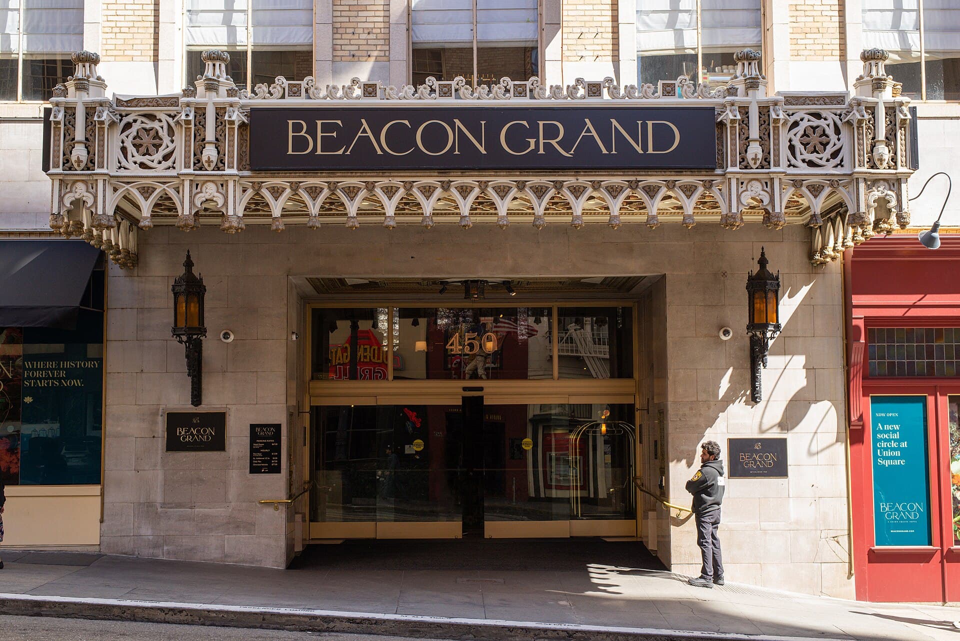 Beacon Grand (via Wikimedia Commons, CC0)