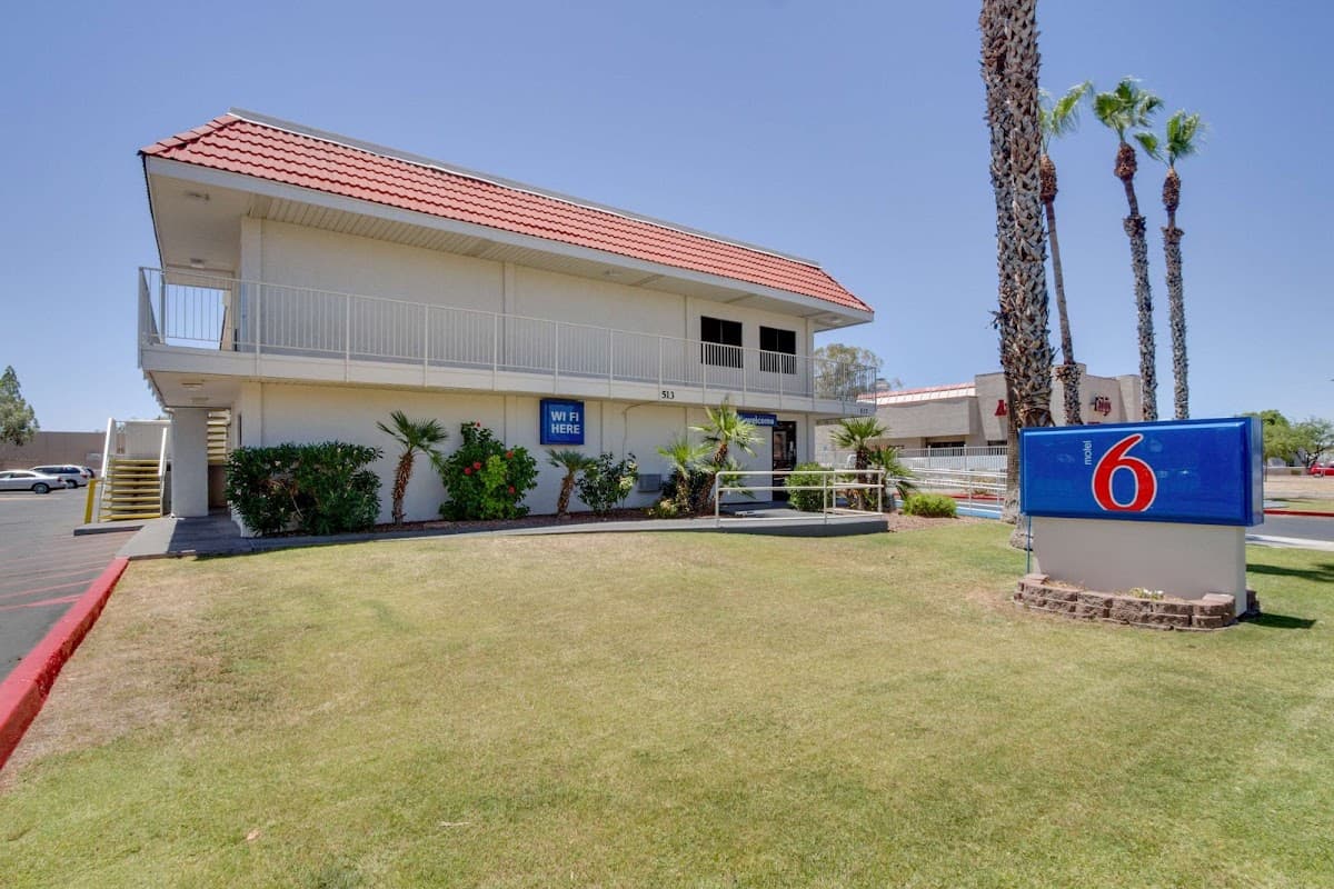 Motel 6 Phoenix Tempe - Broadway - ASU, Motel in Tempe Junction