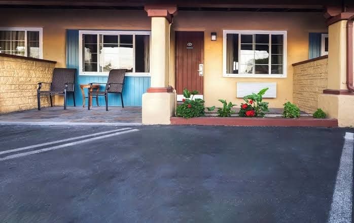 Hitching Post Studios Inn, Motel in Live Oak
