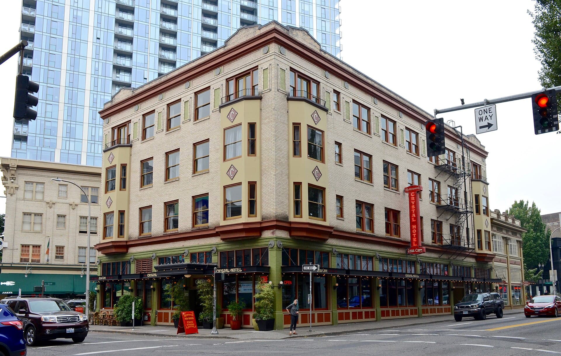Crystal Hotel (via Wikimedia Commons, CC BY-SA 4.0)