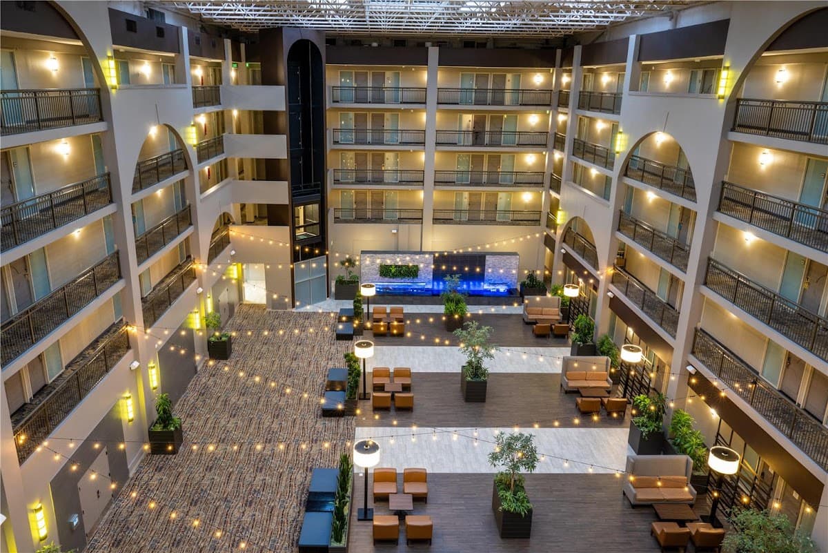 Embassy Suites by Hilton Seattle Bellevue, Hotel in Eastgate