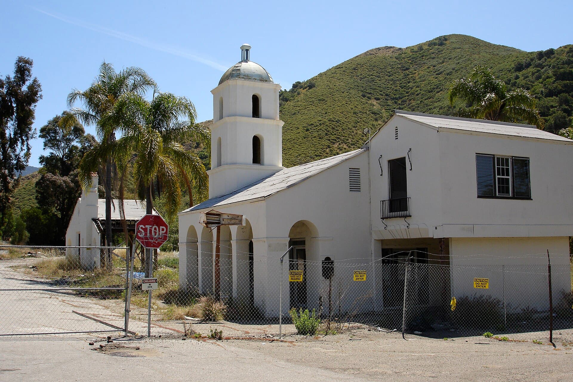 Super 8 San Luis Obispo (via Wikimedia Commons, CC BY 2.0)