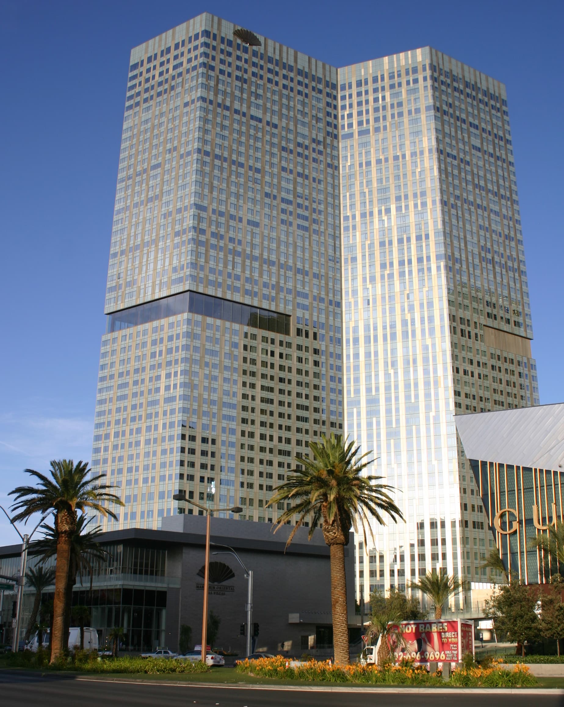 Waldorf Astoria Las Vegas (via Wikimedia Commons, CC BY-SA 3.0)