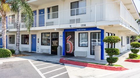 Motel 6 Bakersfield, CA - Convention Center, Motel in Bakersfield