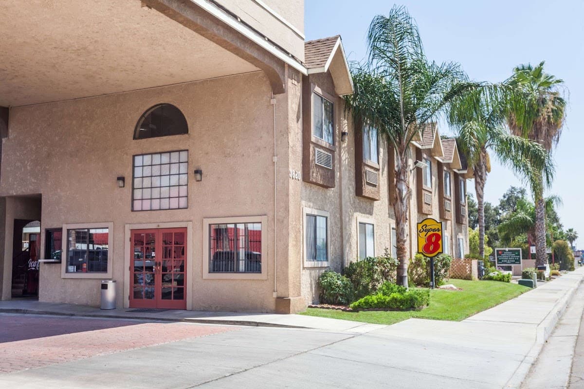 Super 8 by Wyndham Bakersfield South CA, Motel in Bakersfield