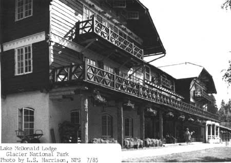 Lake McDonald Lodge (via Wikimedia Commons, Public domain)