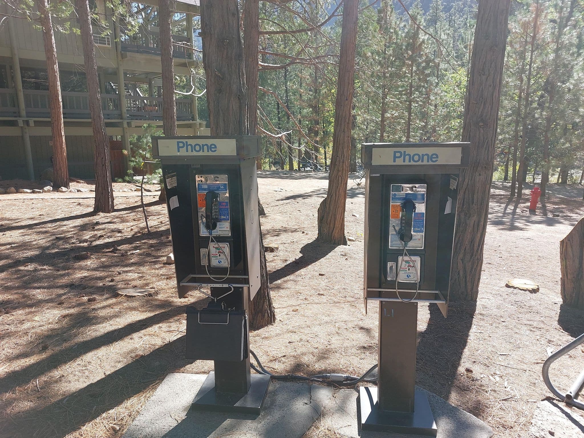 Street view near Cedar Grove Lodge, Yokuts Valley — © apmwa (CC BY-SA · Mapillary)