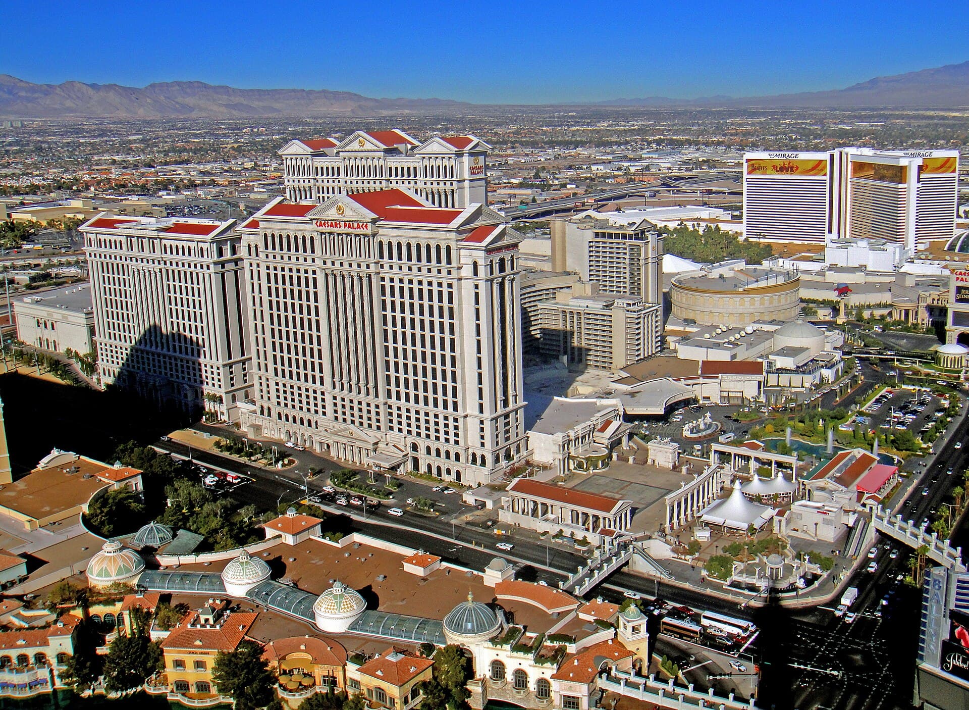 Caesars Palace (via Wikimedia Commons, CC BY-SA 3.0)