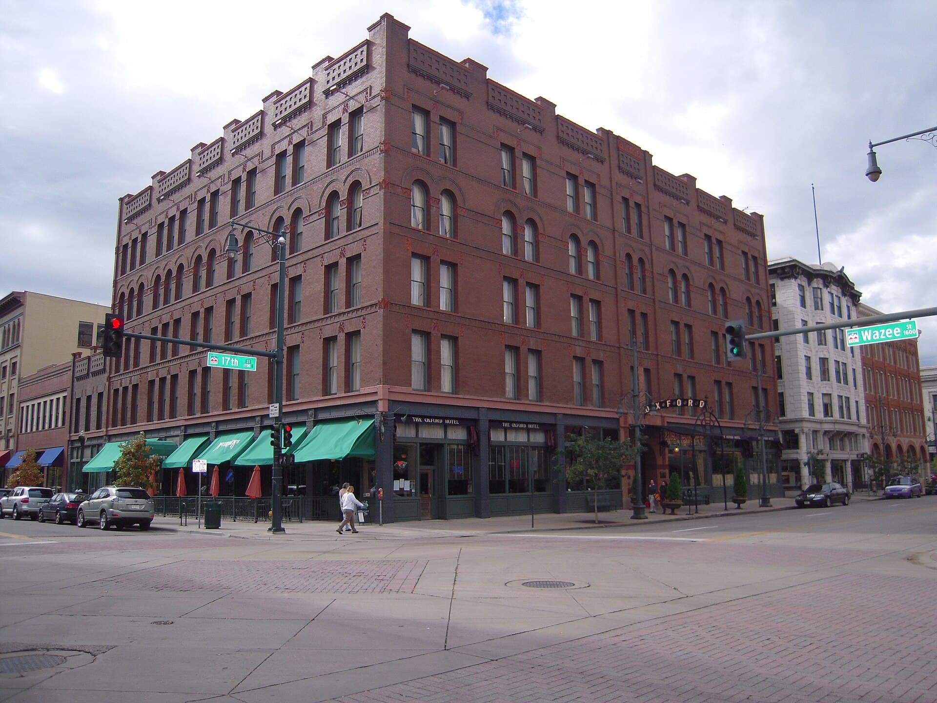 The Oxford Hotel (via Wikimedia Commons, CC0)