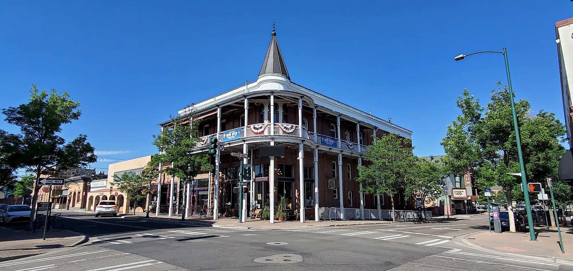 Weatherford Hotel (via Wikimedia Commons, CC BY-SA 4.0)