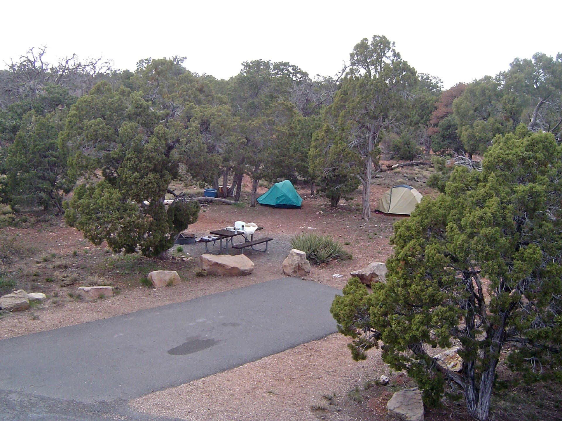Desert View Campground (via Wikimedia Commons, CC BY 2.0)