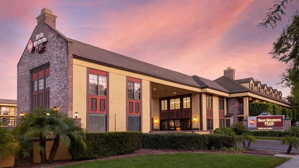Best Western Plus Raffles Inn & Suites, Hotel in Garden Grove