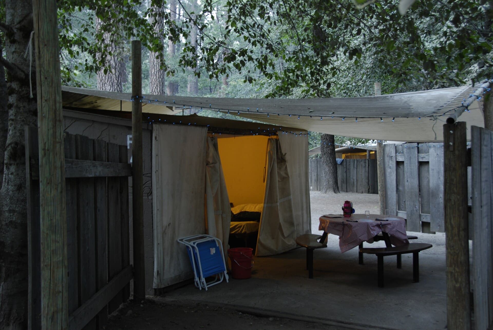 Housekeeping Camp (via Wikimedia Commons, CC BY-SA 2.0)