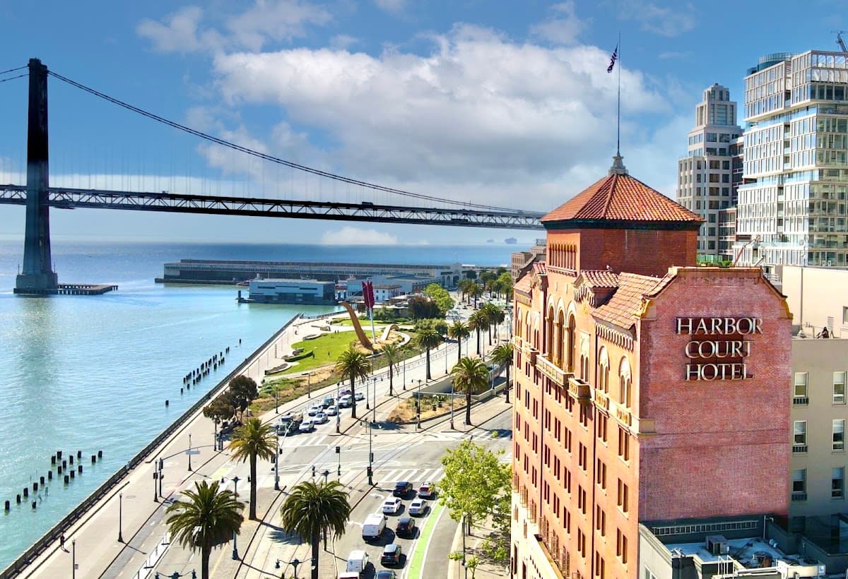 Harbor Court Hotel, Hotel in Chinatown