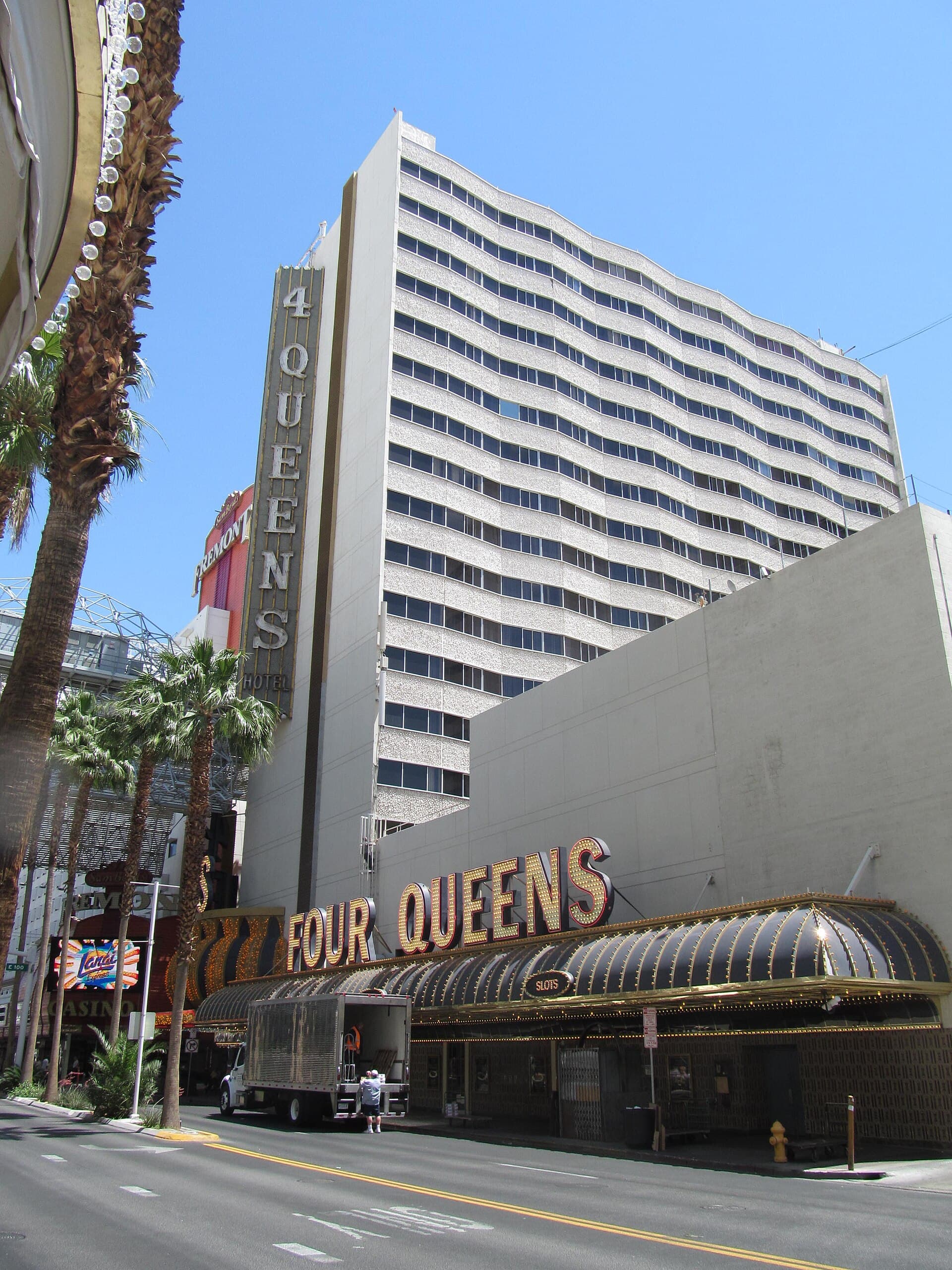 Four Queens (via Wikimedia Commons, CC BY-SA 2.0)