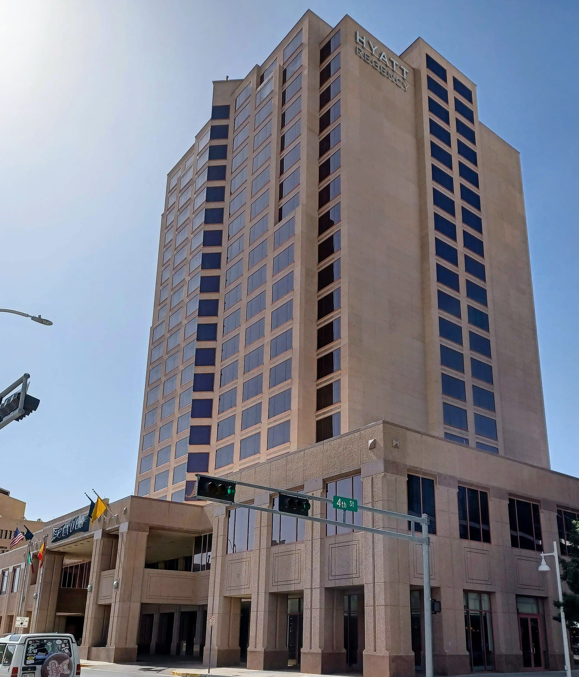 Hyatt Regency Albuquerque (via Wikimedia Commons, CC BY-SA 4.0)