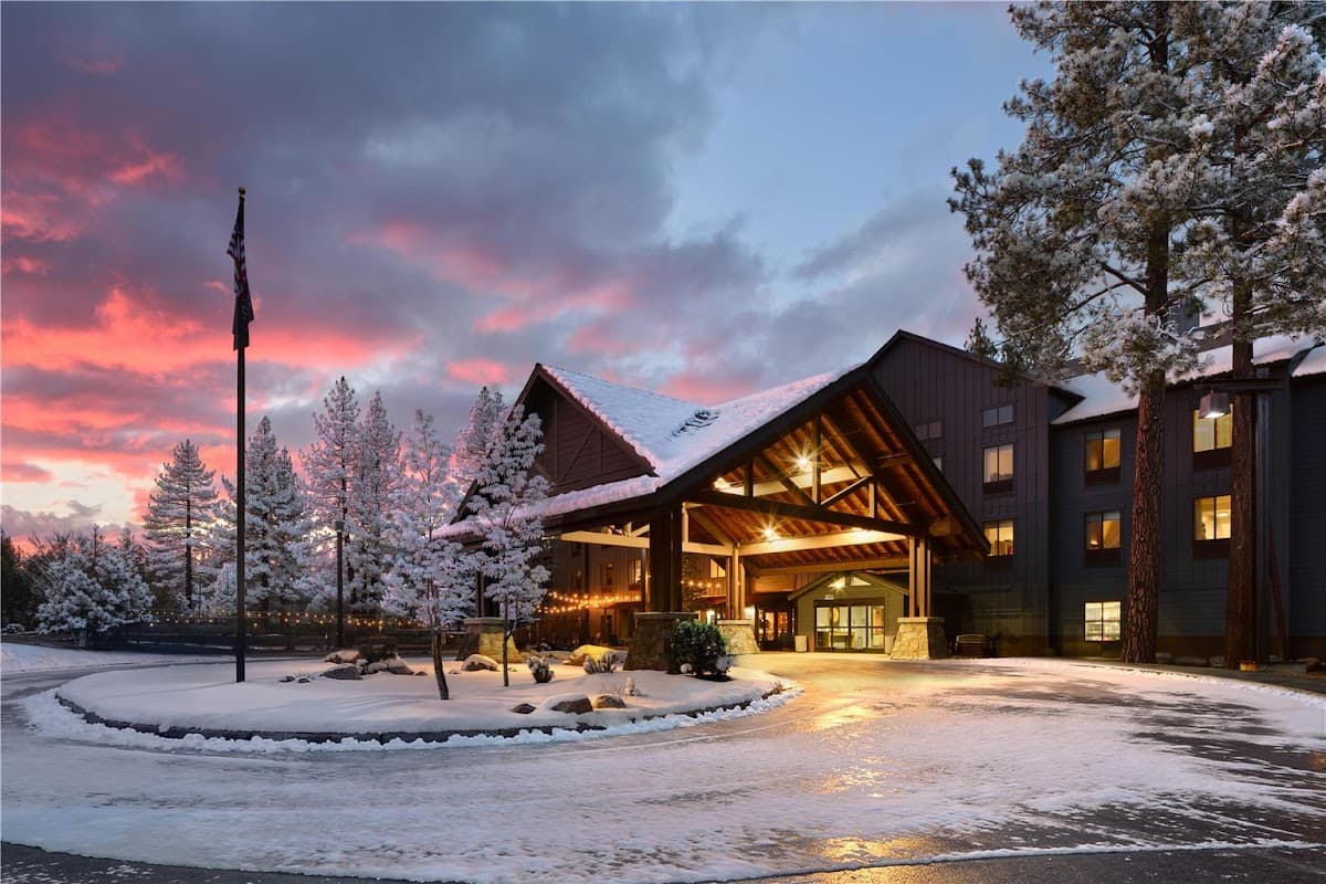 Martis Valley Lodge, Tapestry Collection by Hilton, Hotel in Truckee