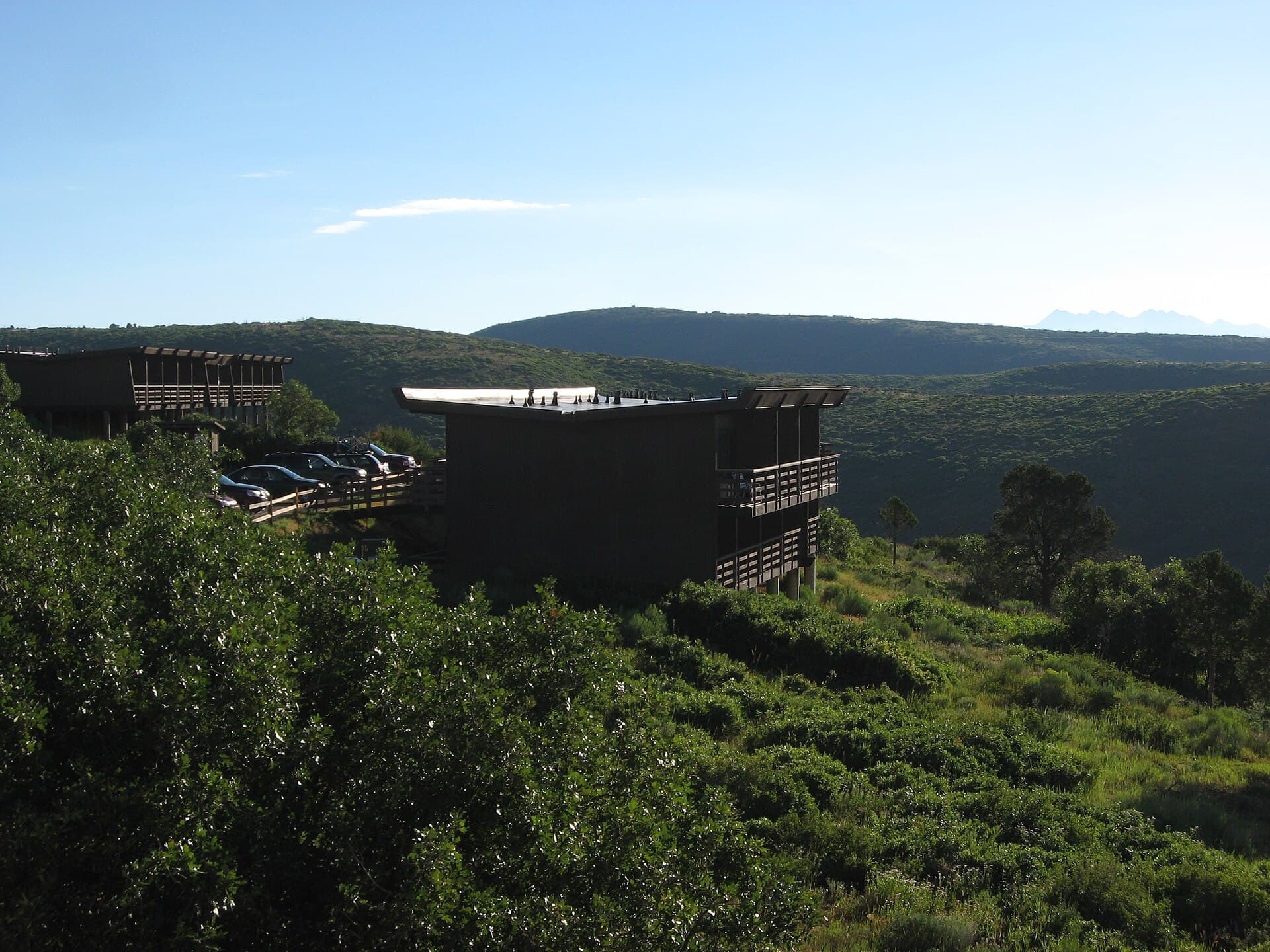 Far View Lodge (via Wikimedia Commons, CC BY-SA 2.0)