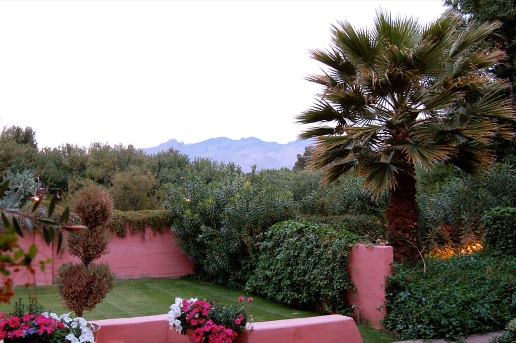 Arizona Inn (via Wikimedia Commons, CC BY-SA 2.0)