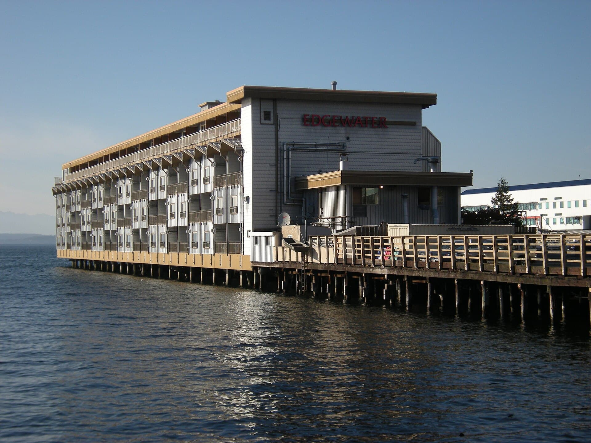The Edgewater Hotel (via Wikimedia Commons, CC BY-SA 3.0)